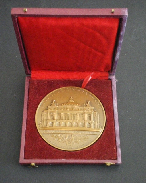Médaille ancienne or rose polylobée ciselée Vierge miraculeuse