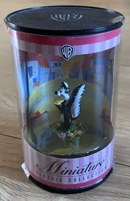 Warner Bros Miniature Classic Collection 1999 Pepe Le Pew Figurine