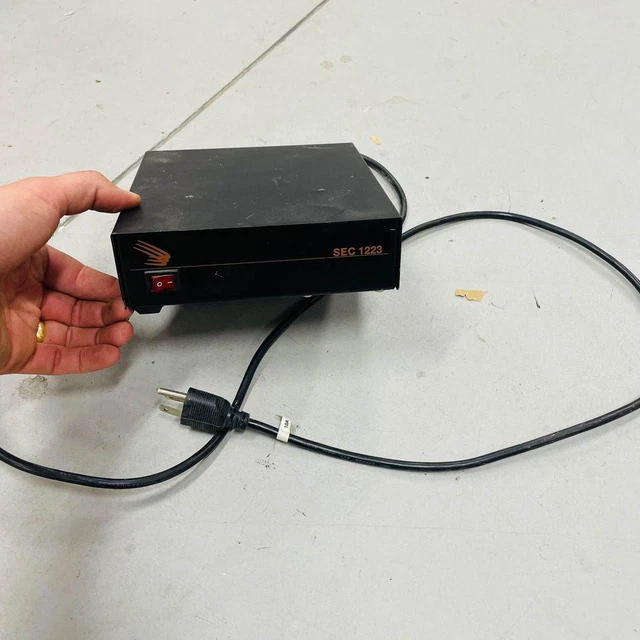 Samlex Power Switch Mode Dc Power Supply Sec-1223, 13.8Vdc, 23 Amp Untested - Hn