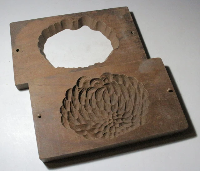 [Y] Japanese Antique Art Wooden Rice Cake Mold "KASHIGATA" Chrysanthemum Carving