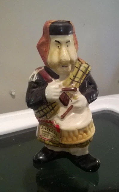 DRIOLI SCOTSMAN DRUMMER MINIATURE FIGURAL 1969 liquor bottle decanter cherry