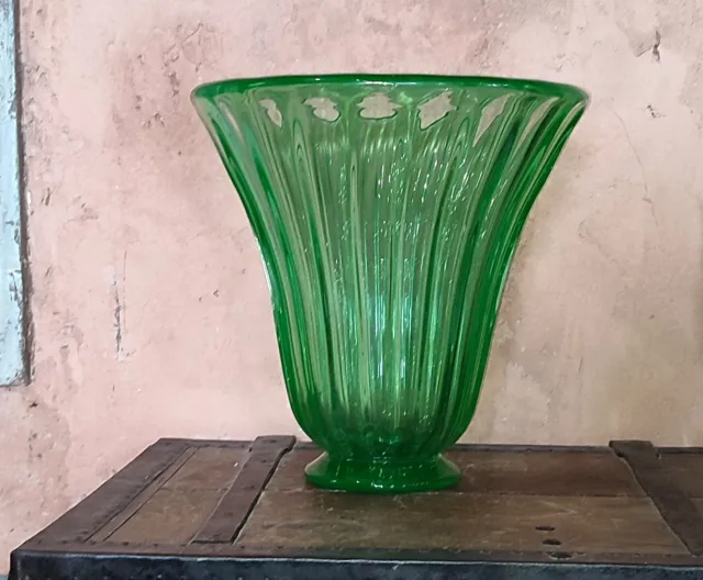 Très grand vase Daum France , Cristal émeraude h: 33cm c.1930 / 1940 8,4kg
