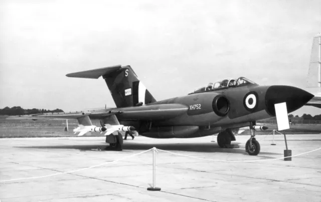 29 Sqn, Gloster Javelin FAW.9, XH752 'S' at RAF Benson, Sep 1962 - photo