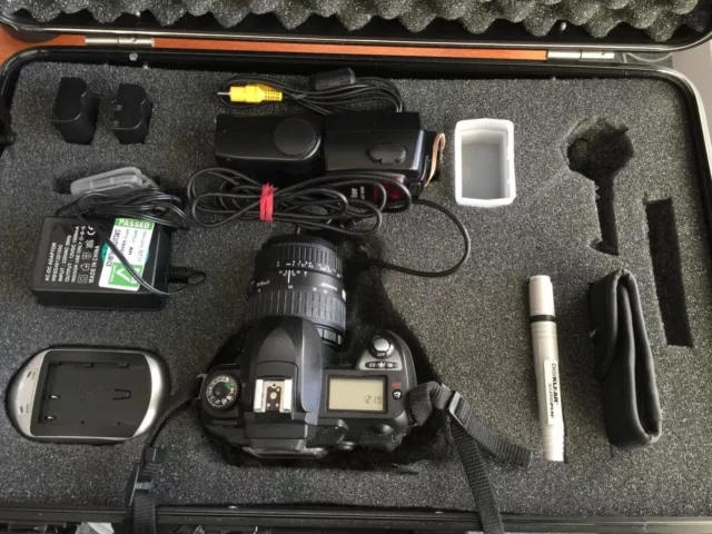 USED Vintage Nikon D70 DSLR 6.1MP Camera bundle with Hard Carry Case