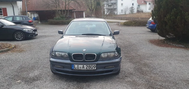 BMW 3er e46 320i - Zuverlässiges Fahrzeug mit Unfallschaden zu verkaufen