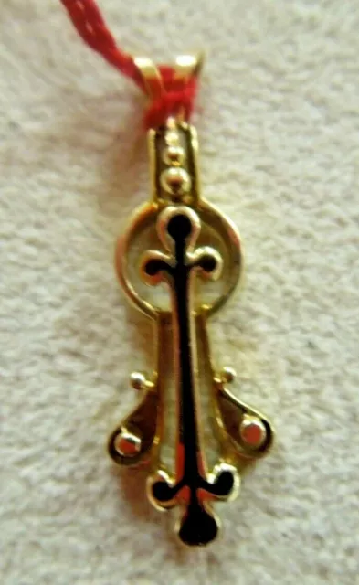 q051 Elegant 14k Yellow Gold Enamel Pendant/Charm