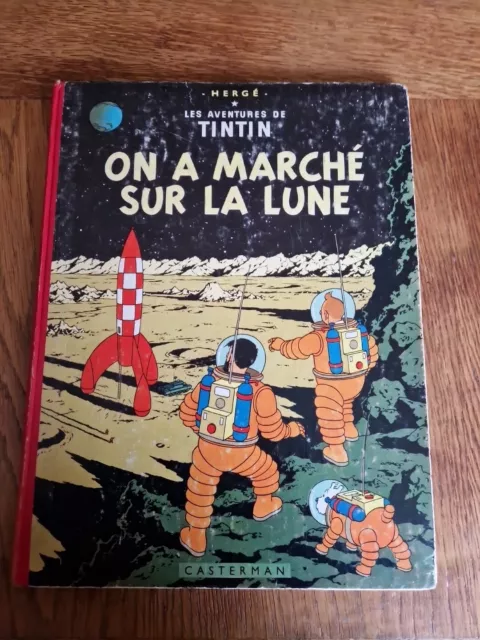 album de Tintin : ON A MARCHÉ SUR LA LUNE