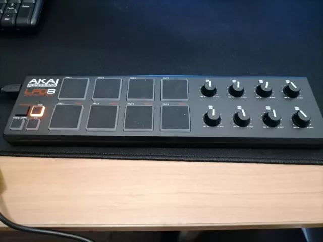 Akai Professional LPD8 - USB-MIDI Pad Controller Musical Instrument