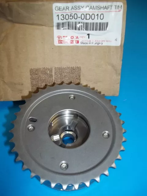 Genuine Toyota Corolla Matrix Camshaft Timing Gear Assy (Right) 13050-0D010