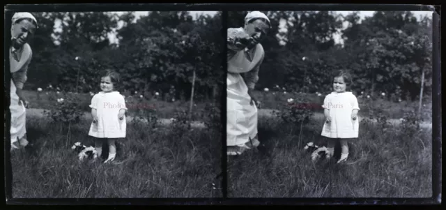 Child Family Artistic Amateur c1920 Photo NEGATIVE Glass Plate Vintage 