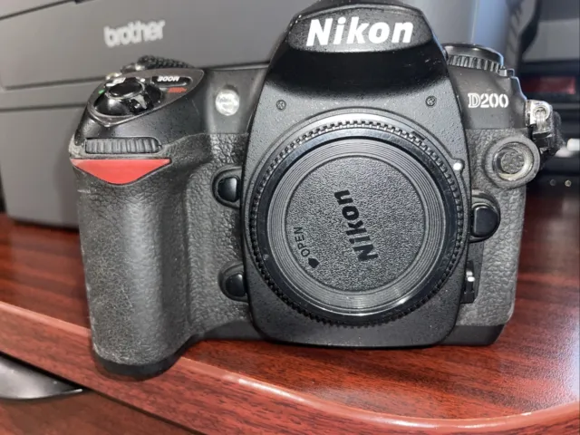 Nikon D200 10.2 MP Digital SLR Camera Black Body Only Defective for Parts