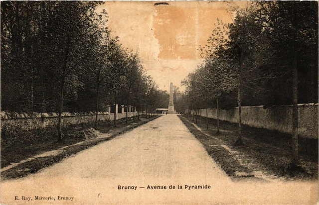 CPA BRUNOY - Avenue de la Pyramide (384762)