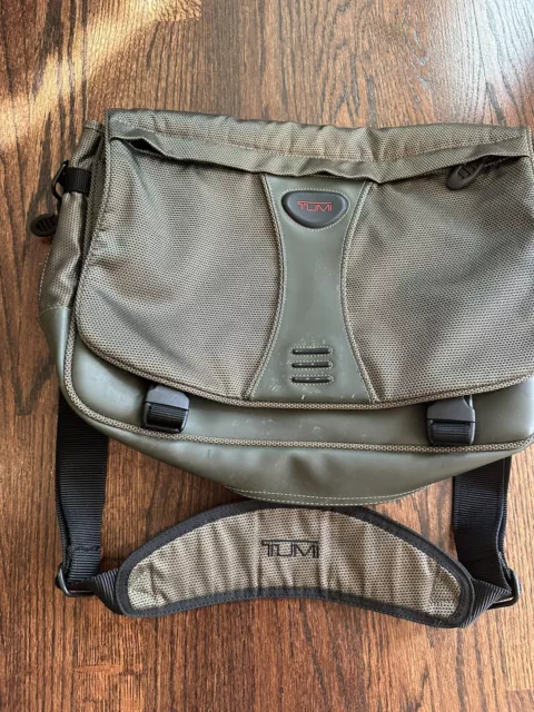 TUMI T2 Ballistic Shoulder Bag Nylon Expandable unisex Green Messenger Laptop