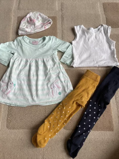 Pacchetto abbigliamento misto bambina collant abito collant cappello gilet 3-6 mesi Debenhams ecc.