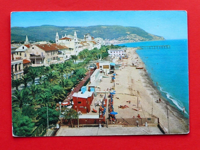 Cartolina Pietra Ligure - Spiaggia e lungomare - 1972