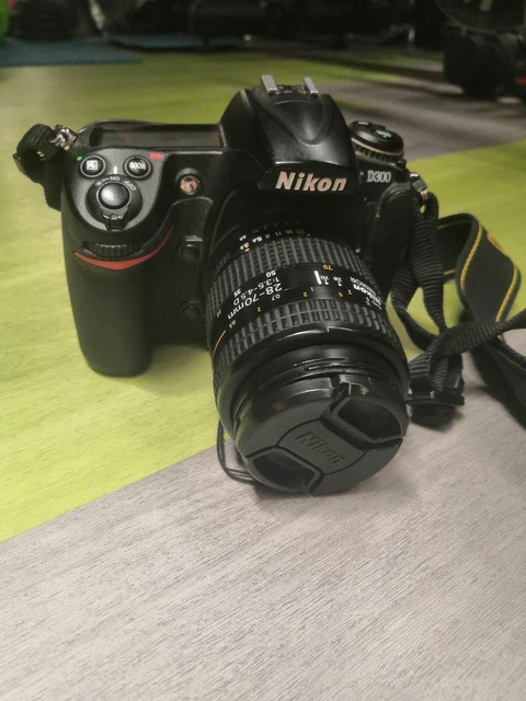 Nikon D300 12.3MP Digital SLR Camera No Lens 8gb card Charger