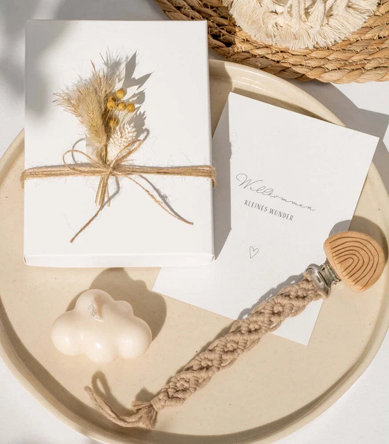 Caja de regalo ""Pequeño milagro"" con cadena de chupete macramé