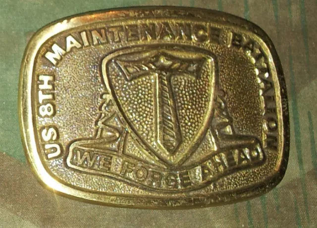 US Belt buckle 8th Maintenance Battalion We forge ahead Gürtelschließe Messing