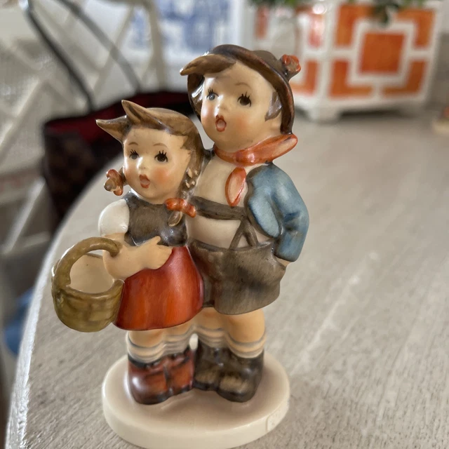 vintage hummels figurine Surprise boy and girl mint condition no box