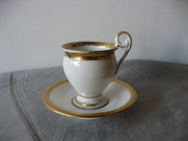 Ancienne tasse en porcelaine de Paris forme empire anse forme tête