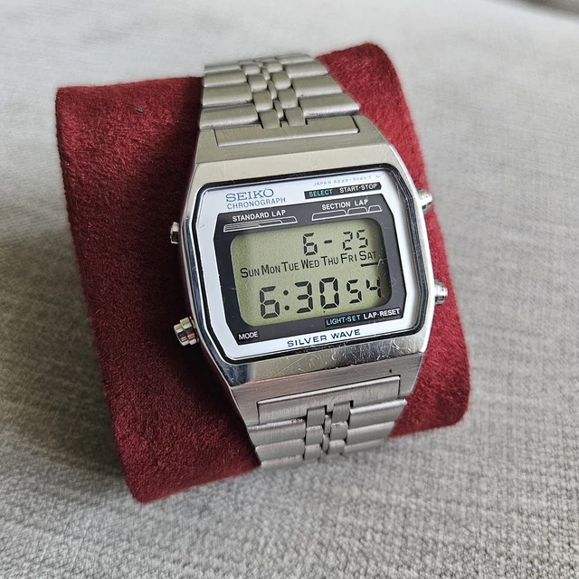 SEIKO SILVER WAVE D138-5030 Running Man digital watch