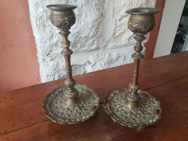 Ancienne paire de bougeoirs en bronze