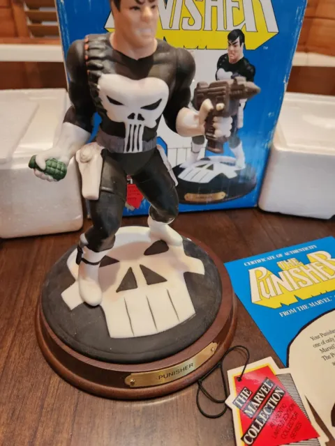 91 The Marvel Collection-Authentic Collector Series- The Punisher Figurine Stand