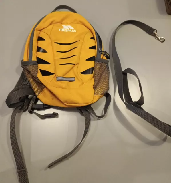 Trespass tiger deals reins backpack