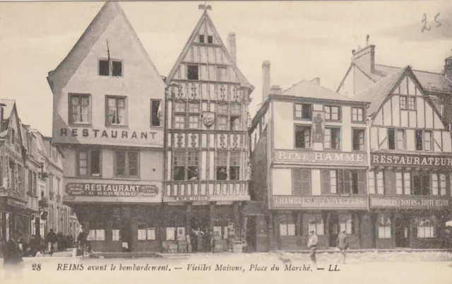 CPA 51 REIMS avant le Bombardement Vieilles Maisons Place du Marché