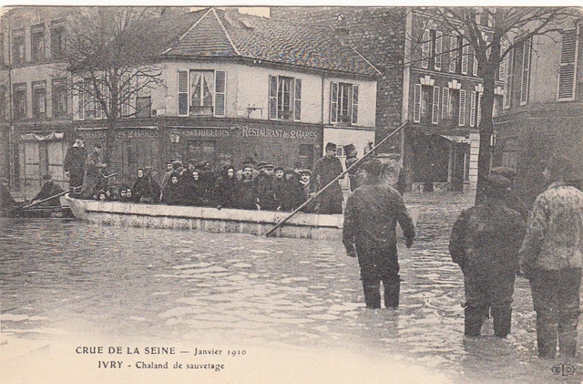 IVRY inondation janvier 1910 chaland de sauvetage restaurent des 2 gares