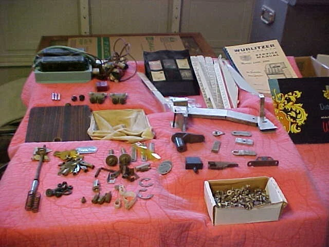Vintage Wurlitzer Jukebox-Parts-Mixed Lot-Keys-Manual-Coin Slot/Bag-Model 2200