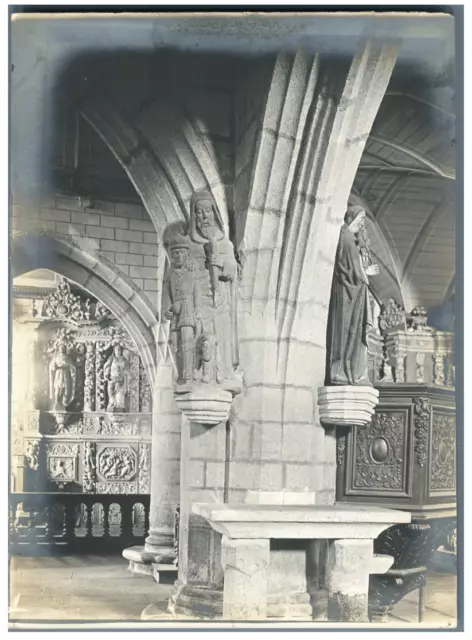 France, L&#039;intérieur de la chapelle de Sainte Marie du Menez Hom Vintage sil