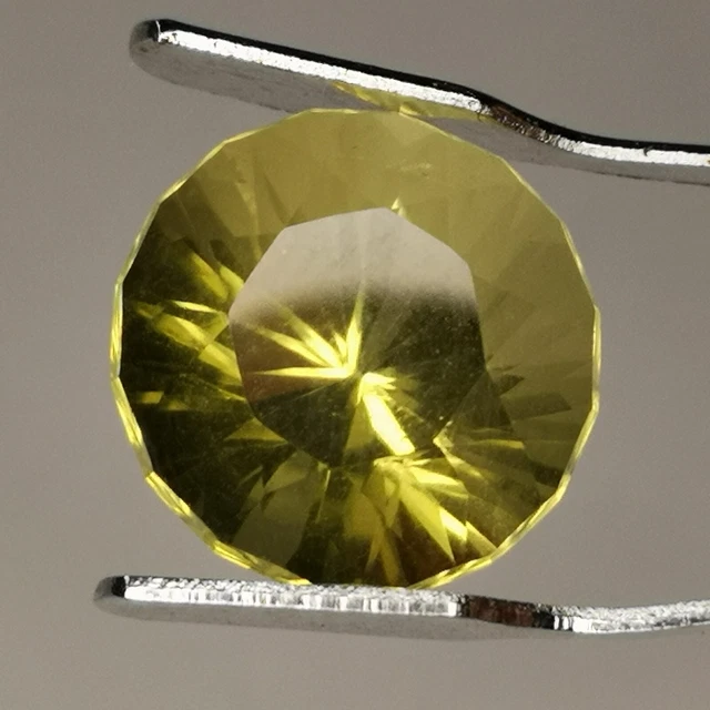 Quartz jaune naturel d'Afrique - VS - Rond 9.83 Carats