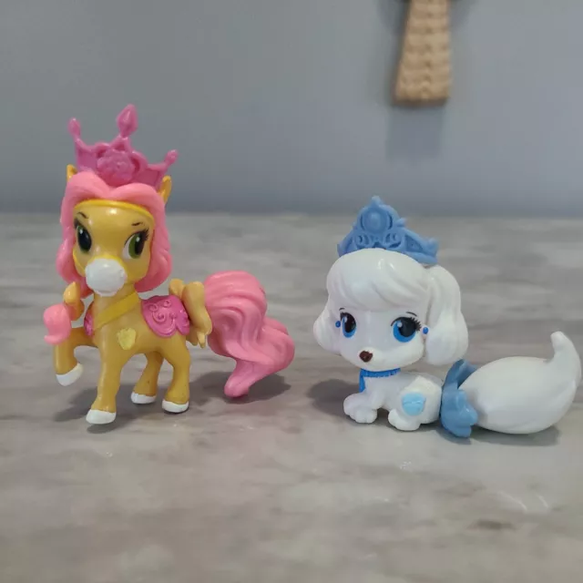 2 figuras en miniatura de mascotas de Disney Princess Palace