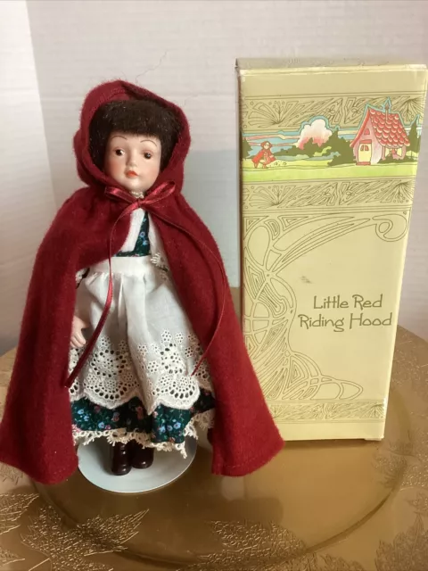 VINTAGE 1985 AVON LITTLE RED RIDING HOOD PORCELAIN FAIRY TALE DOLL w/STAND Box