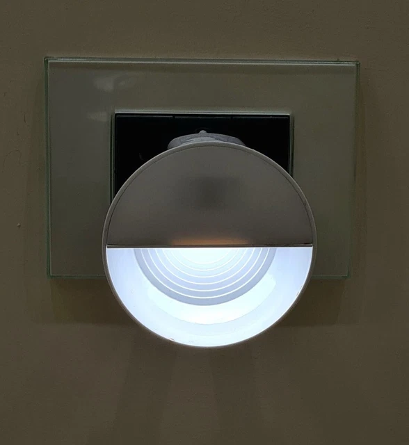 Luci Notturne Vimar A LED, 2 Pezzi - Accensione Automatica, Sensore Crepuscolare, 220-230V - Foto 3