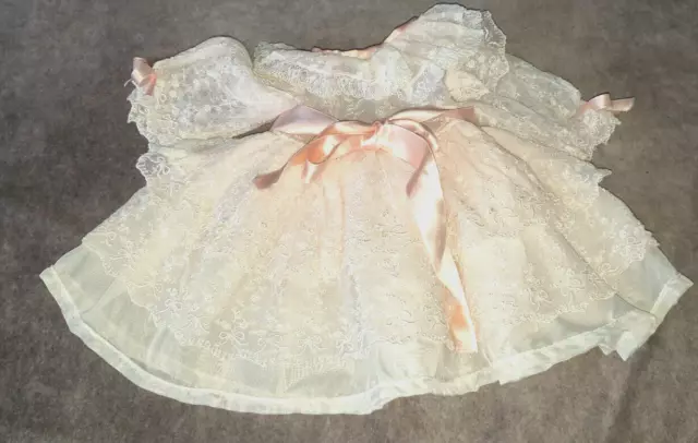 Tolle Puppenkleidung  - Süßes zartes Kleid Spitze Schleife apricofarben