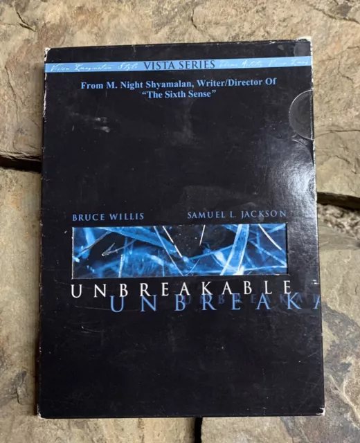 Unbreakable la película. Estuche de DVD de edición especial.