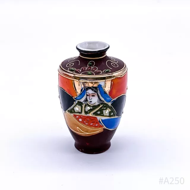 Japanische Miniatur Vase aus Porzellan, handgefertigt handbemalt | 6cm Höhe