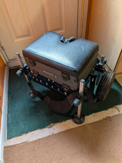 AVANTI FISHING SEAT box with rod/pole rest and umbrella attachments 21.07  - PicClick UK