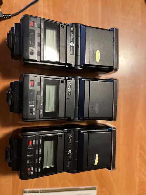 3 Minolta Maxxum 4000 AF Digital/Film Shoe Mount Flash with hot shoe patch cords