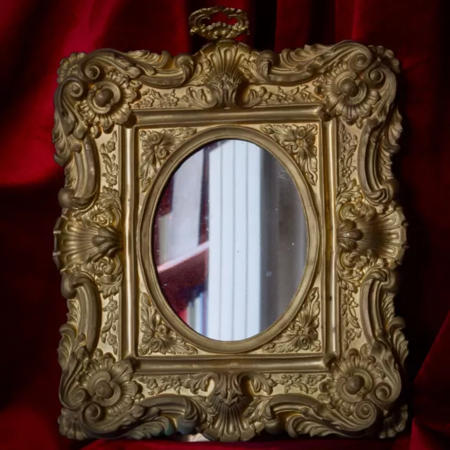 Petit miroir doré style Napoléon III tôle repoussée XIXe 19e baroque décoration