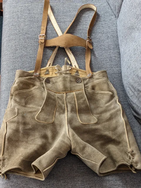 Vecchi pantaloni in pelle di Edelweiß, taglia 44 con bretelle originali anni 60/70 vintage