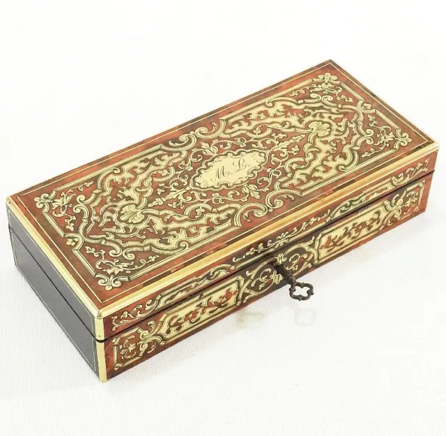 COFFRET PLUMIER MARQUETERIE BOULLE SIGNE VERVELLE BRONZE FIN 19 eme SIE. pendule