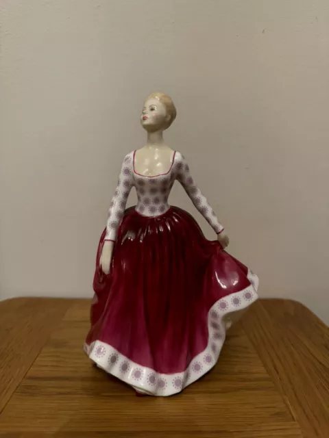 ROYAL DOULTON CHINA LADY FIGURE DOLL FIONA MODEL No HN 2694