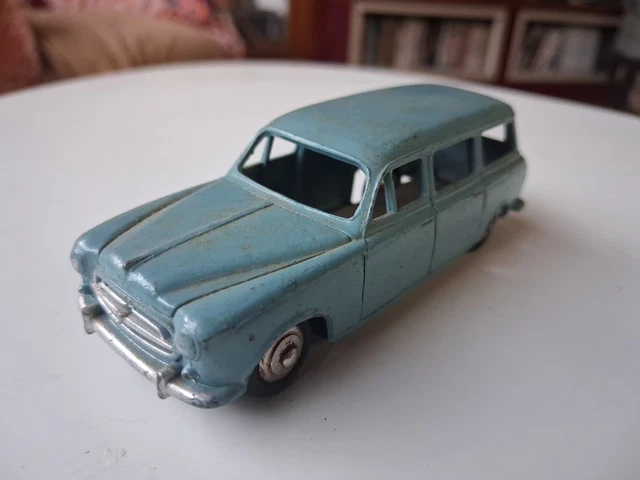 DINKY TOYS FRANCE. PEUGEOT 403 BREAK. (sans boite) EUR 42,00 - FR