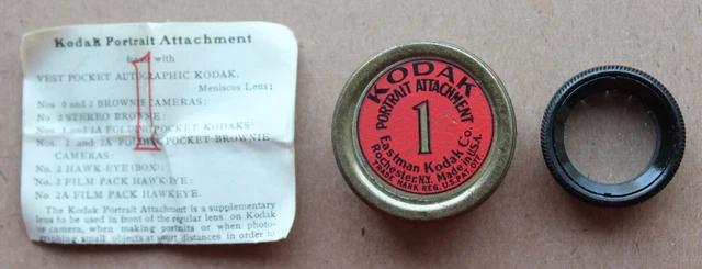 Anexo de retrato vintage de Kodak número 1 con lata metálica y papeleo