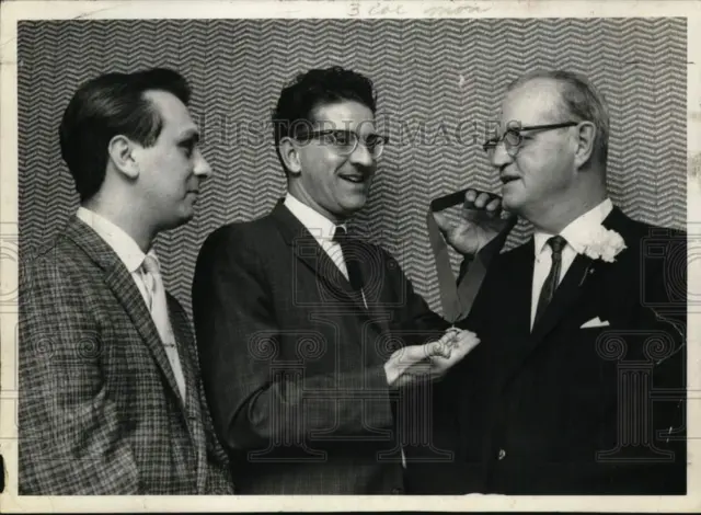 1964 Press Photo Knight of Columbus members chat at meeting in New York