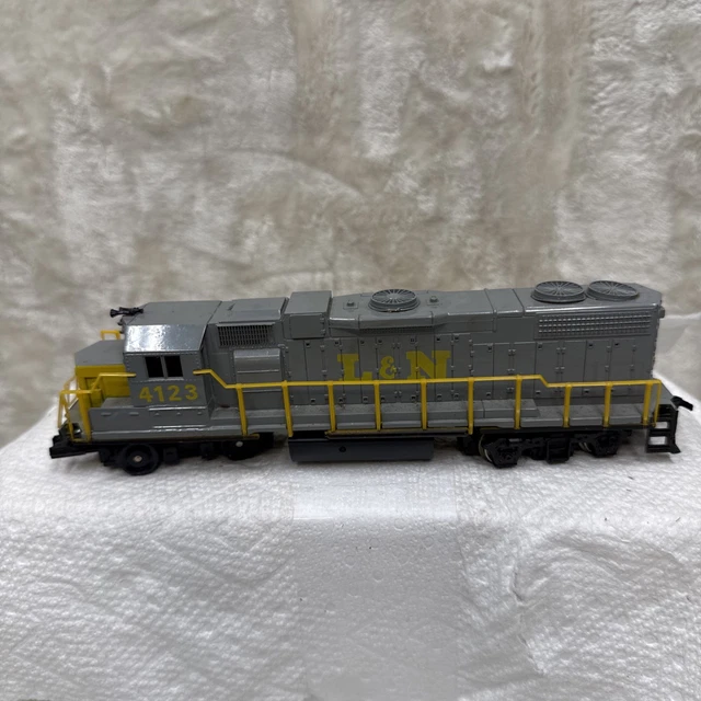 HO SCALE KATO 37-2301 GN Great Northern #213 Alco RS-2 Diesel