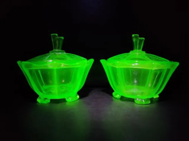Rare Pair Of Art Deco 1930S Green Uranium Glass Trinket Pots Dishes & Lids